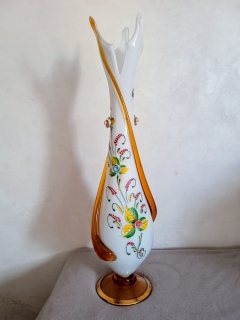 مزهرية انتيك من زجاج الاوبالين الفرنسي ( المستوحى من فن المورانو)