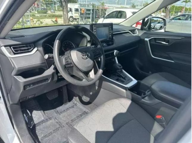 Toyota RAV4 2022 XLE 2
