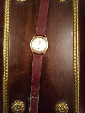 ساعة Movado