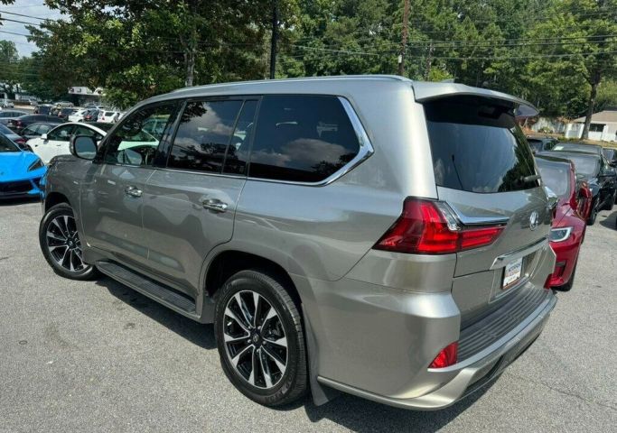 2021Lexus Lx 570 Premium 4WD WhatsApp WhatsApp(+971586703639) 3