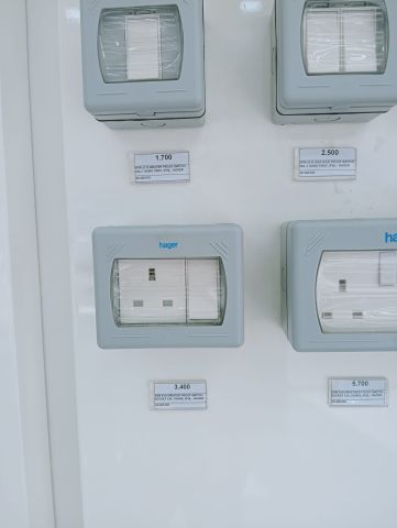 كهربائى تصليح وتركيب 2