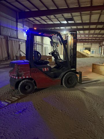 JCB backhoe loader, excavator, Bobcat skid steer loader for rent, 3