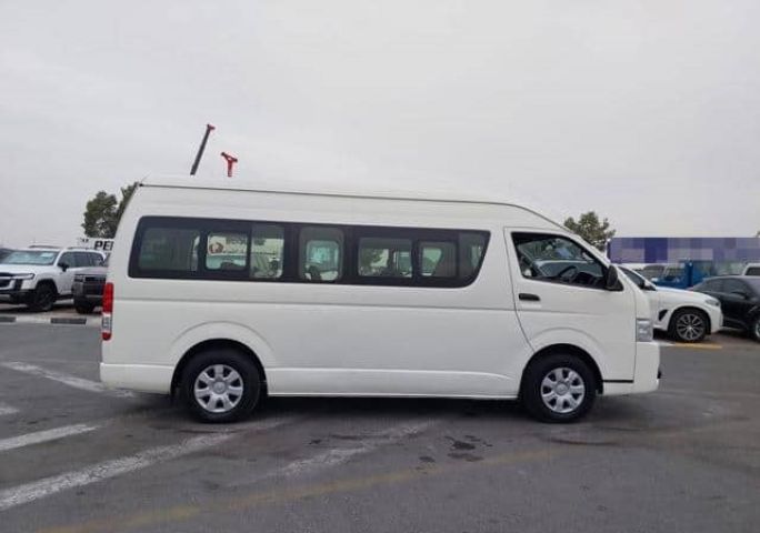 2016 Toyota Hiace Commuter  3