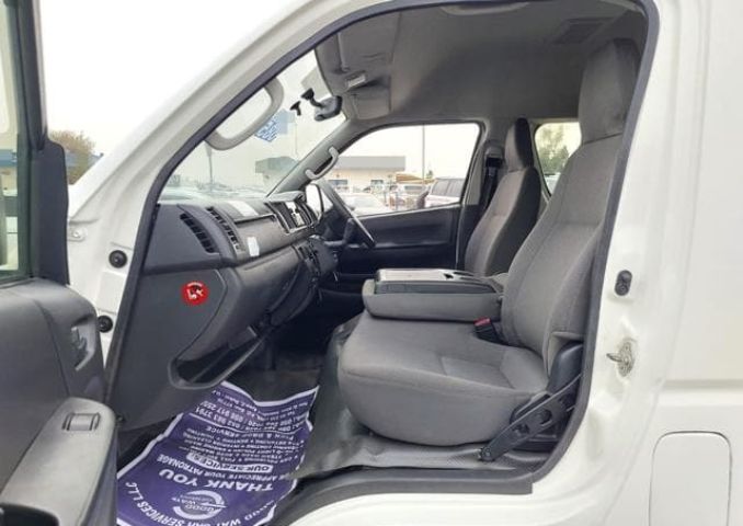 2016 Toyota Hiace Commuter  6