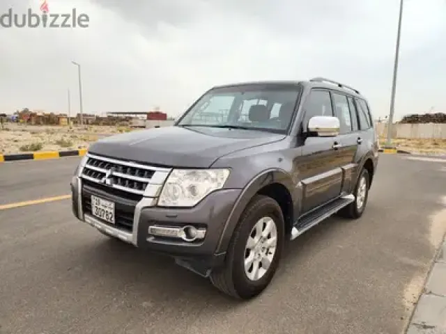 سياره ميتسوبيشي باجيرو احجز الان بمقدم حجز فقط 300 دينار 