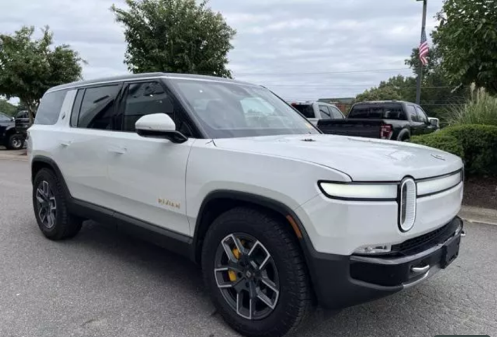 2023 Rivian R1S  2