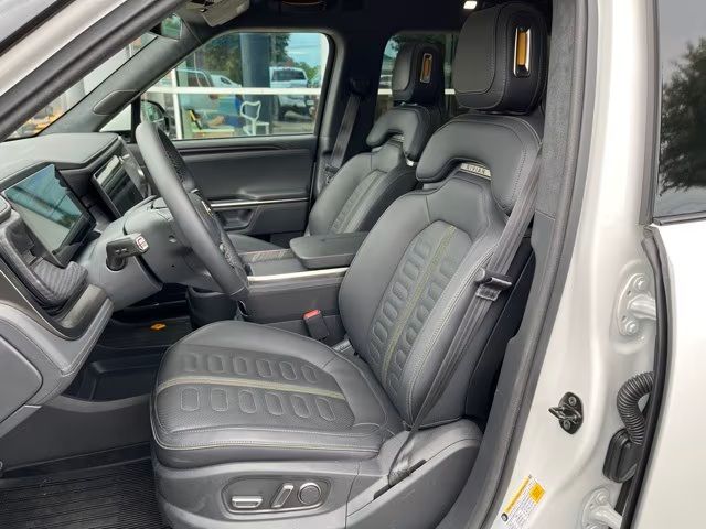2023 Rivian R1S  3