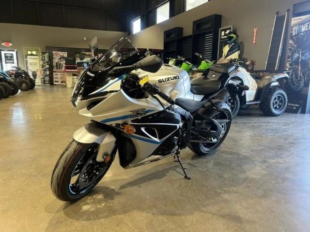2024 Suzuki GSX-R 1000 2